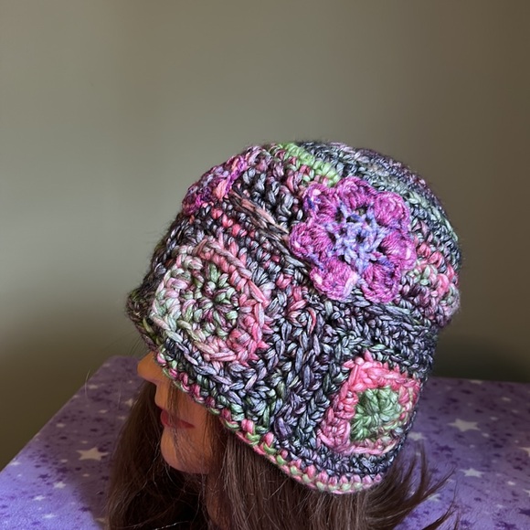 Crochet soft foam satin acrylic yarn large beanie new pretty - Picture 6 of 7